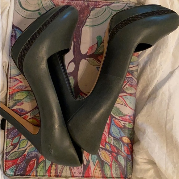 Shoes - Picture 2 of 3